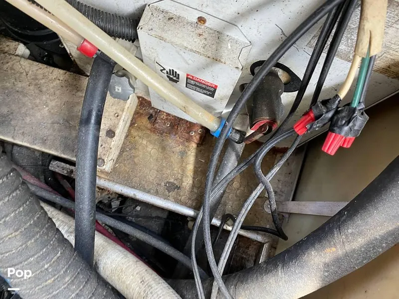 Slide: The Image of 2000 Larson 290 Cabrio for sale in Homosassa, FL - 73