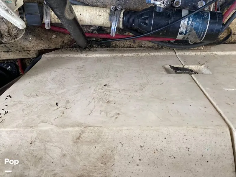 Slide: The Image of 2000 Larson 290 Cabrio for sale in Homosassa, FL - 78