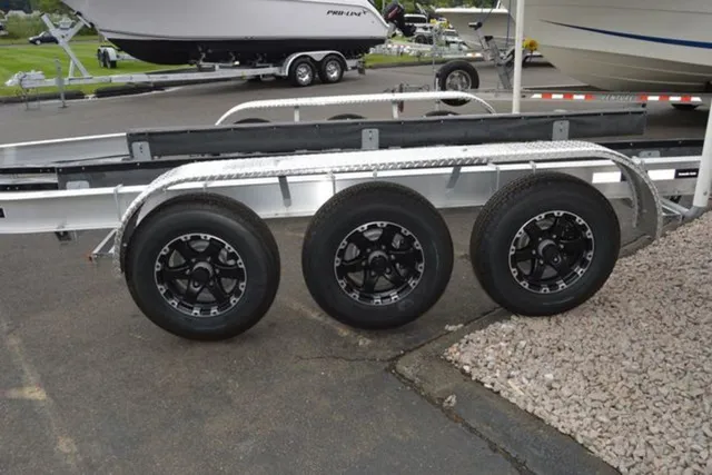 Slide: The Image of Venture Trailers Aluminum Triple Axle Commander Series COM-10800 2024 - 5