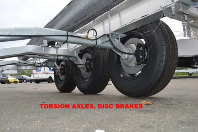 Slide: The Image of Venture Trailers Aluminum Triple Axle Commander Series COM-10800 2024 - 11