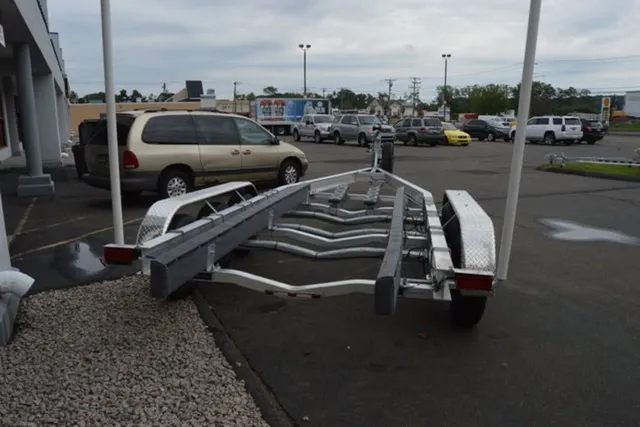 Slide: The Image of Venture Trailers Aluminum Triple Axle Commander Series COM-10800 2024 - 3