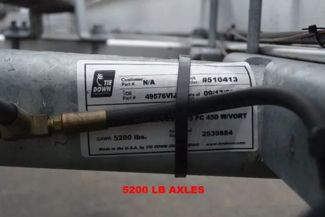 Slide: The Image of Venture Trailers Aluminum Triple Axle Commander Series COM-10800 2024 - 17