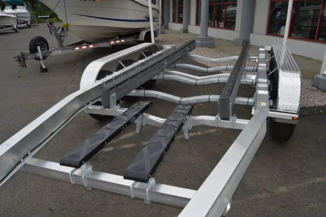 Slide: The Image of Venture Trailers Aluminum Triple Axle Commander Series COM-10800 2024 - 7