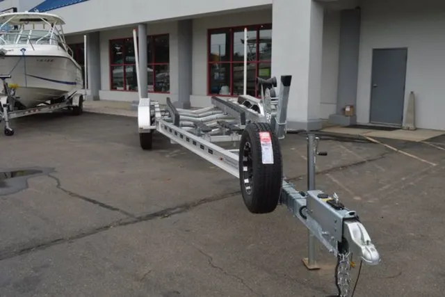 Slide: The Image of Venture Trailers Aluminum Triple Axle Commander Series COM-10800 2024 - 13