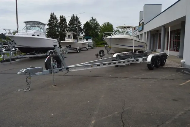 Slide: The Image of Venture Trailers Aluminum Triple Axle Commander Series COM-10800 2024 - 14