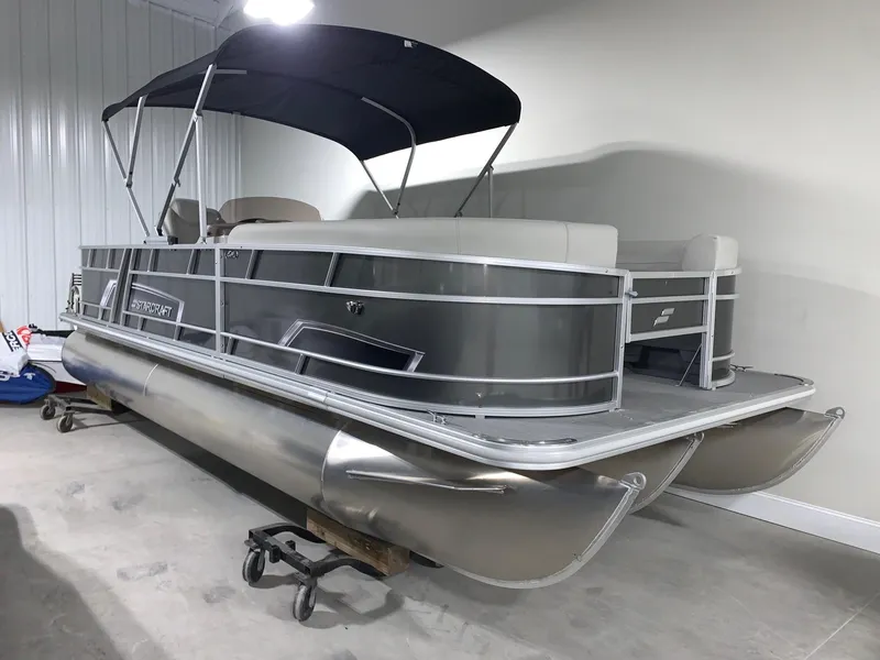 The Image of 2024 Starcraft EX22 FD pontoon boat in a showroom. - 0