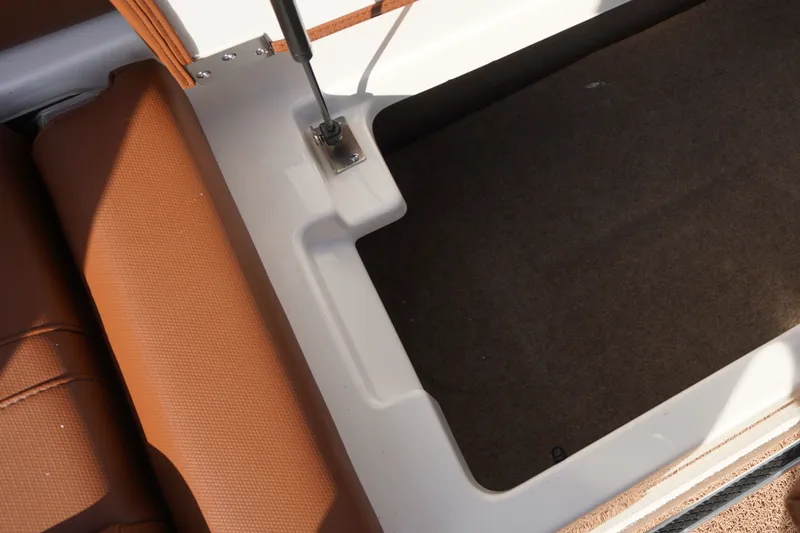 Slide: The Image of MasterCraft X24 2023 - 17