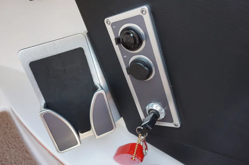 Slide: The Image of MasterCraft X24 2023 - 31