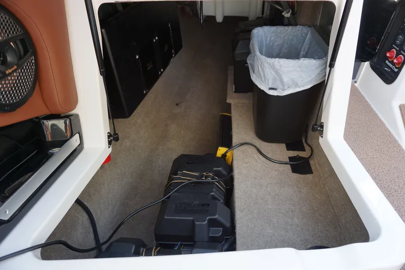 Slide: The Image of MasterCraft X24 2023 - 36