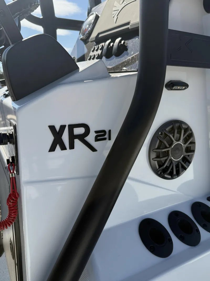 Slide: The Image of Xpress XR 21 BAY 2027 - 12
