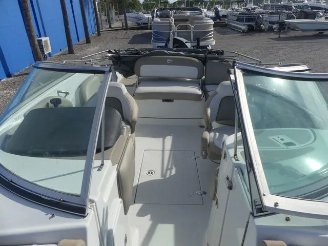 Slide: The Image of Crownline Boats E 235 XS 2021 - 14