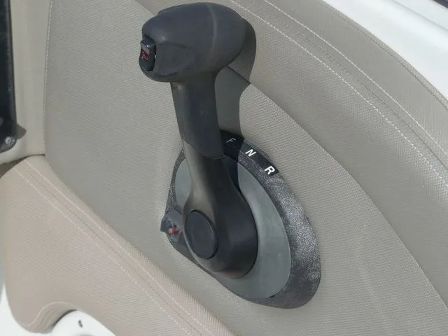 Slide: The Image of Crownline Boats E 235 XS 2021 - 18