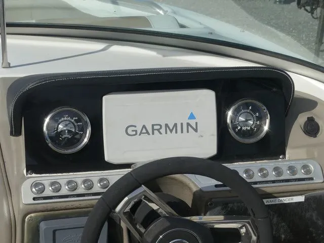 Slide: The Image of Crownline Boats E 235 XS 2021 - 19