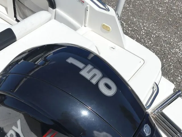 Slide: The Image of Bayliner 190 Deck Boat 2018 - 10