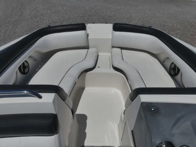 Slide: The Image of Bayliner 190 Deck Boat 2018 - 11