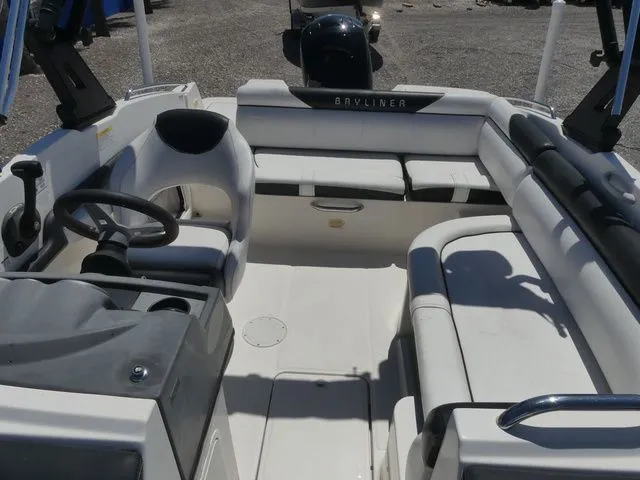 Slide: The Image of Bayliner 190 Deck Boat 2018 - 12