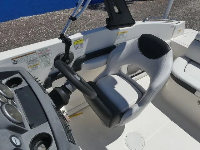 Slide: The Image of Bayliner 190 Deck Boat 2018 - 13