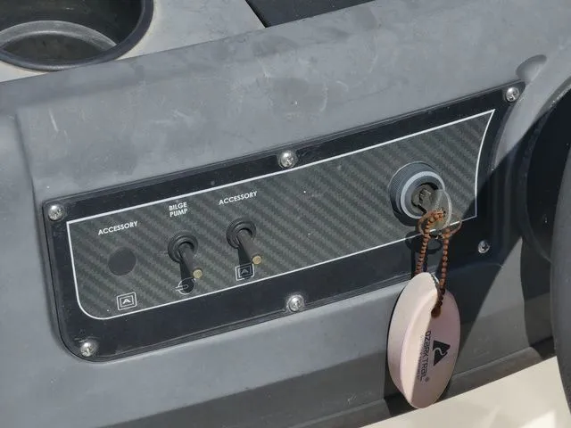 Slide: The Image of Bayliner 190 Deck Boat 2018 - 16