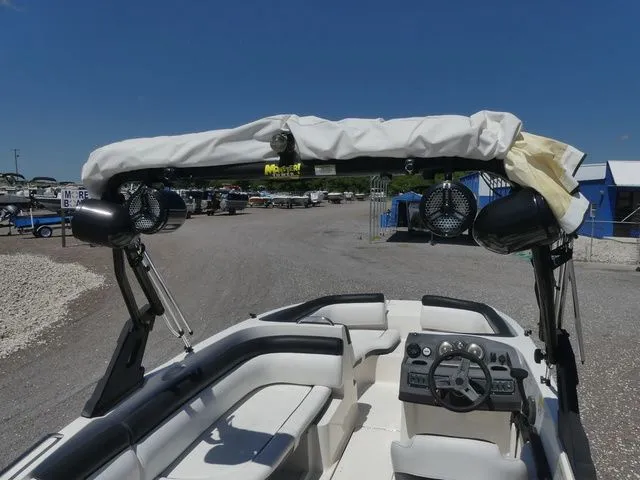 Slide: The Image of Bayliner 190 Deck Boat 2018 - 20