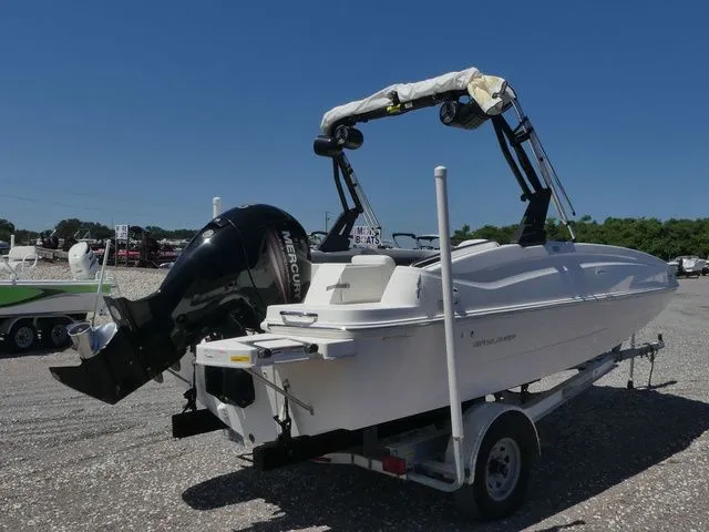 Slide: The Image of Bayliner 190 Deck Boat 2018 - 4