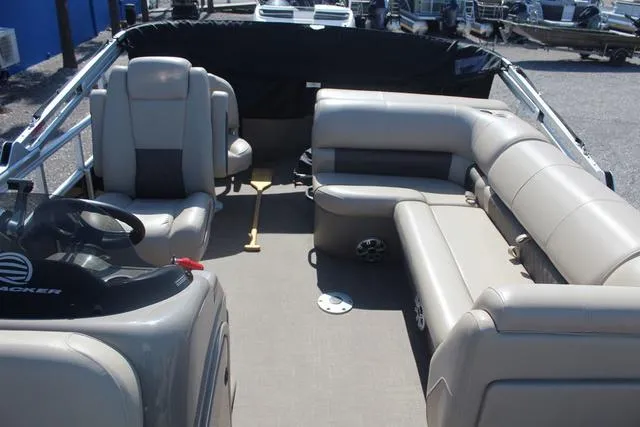 Slide: The Image of Sun Tracker Sportfish™ 20 DLX 2023 - 14