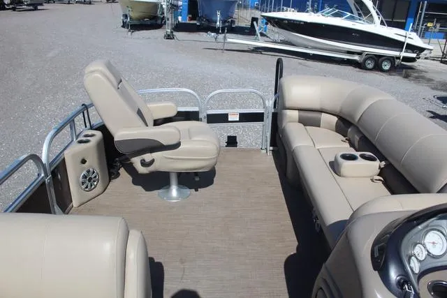 Slide: The Image of Sun Tracker Sportfish™ 20 DLX 2023 - 15