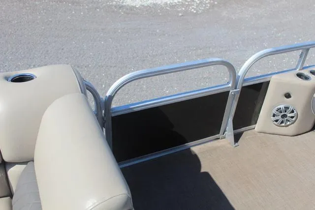 Slide: The Image of Sun Tracker Sportfish™ 20 DLX 2023 - 16