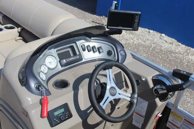 Slide: The Image of Sun Tracker Sportfish™ 20 DLX 2023 - 18