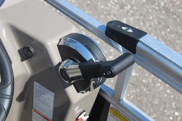 Slide: The Image of Sun Tracker Sportfish™ 20 DLX 2023 - 22