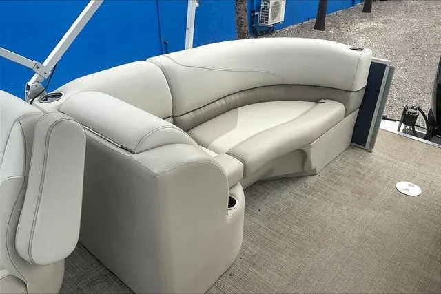 Slide: The Image of Cypress Cay SEABREEZE 232 CS 2020 - 19