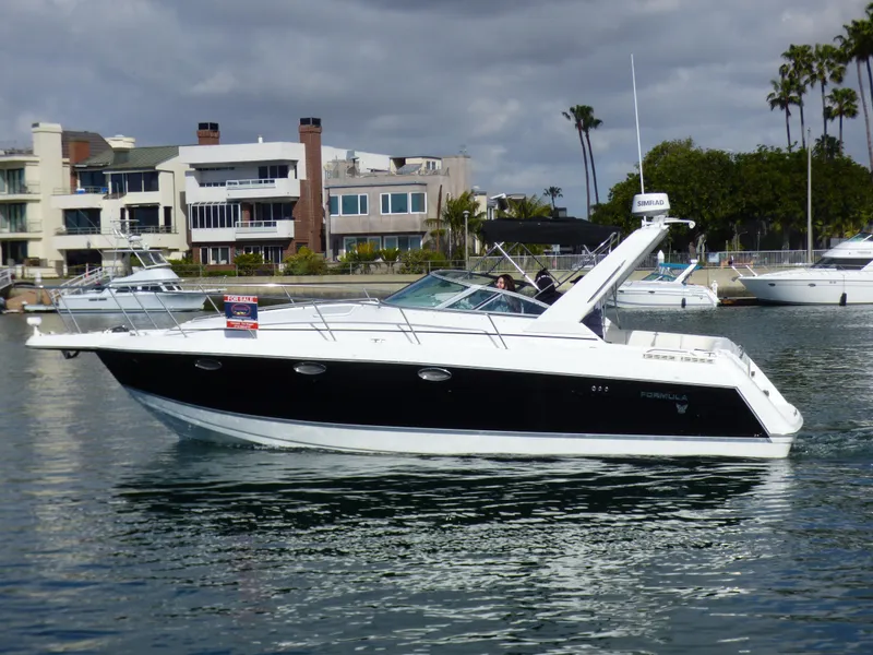 The Image of 2004 Formula 31 Performance Cruiser on water near waterfront homes. - 0