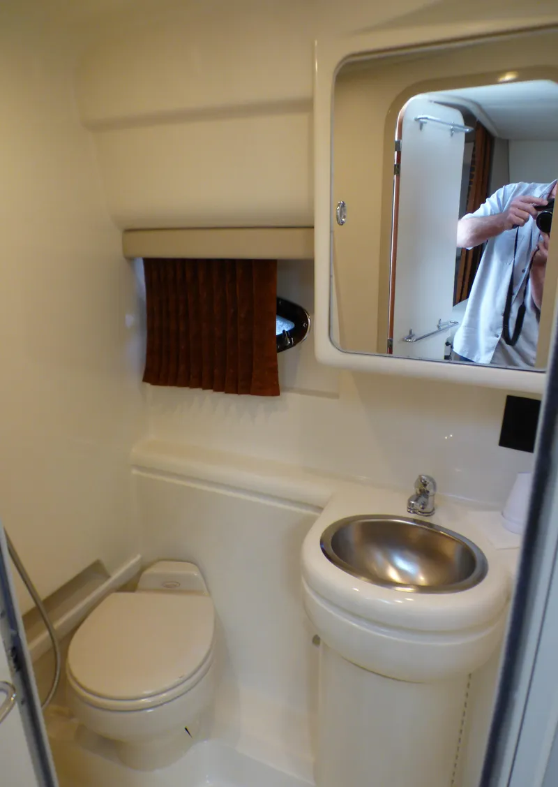 Slide: The Image of Bathroom in 2004 Formula 31 Performance Cruiser. - 16