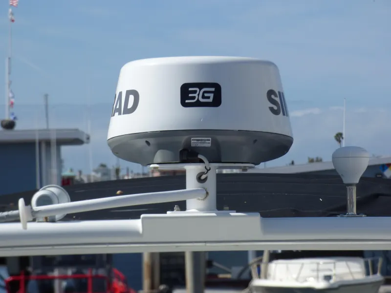 Slide: The Image of Simrad 3G radar on 2004 Formula 31 Performance Cruiser. - 18