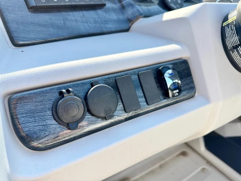 Slide: The Image of Control panel of 2023 Tahoe Pontoon LTZ QUAD Lounger 23 FT Triple 25 SP. - 6