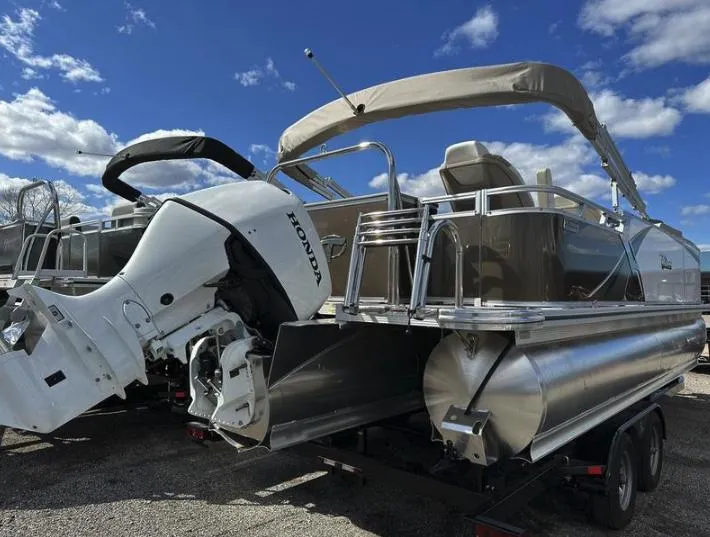 Slide: The Image of 2023 Tahoe Tritoon LTZ Rear Fish 21 FT - 9