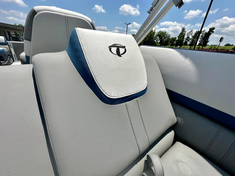 Slide: The Image of 2023 Tahoe Pontoon Cascade Cruise 25 FT Triple 25 WG, luxurious seating detail. - 12