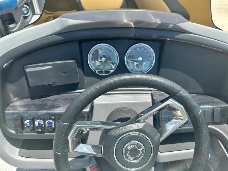 Slide: The Image of 2023 Tahoe Pontoon Cascade Cruise 25 FT Triple 25 WG dashboard and steering wheel. - 14
