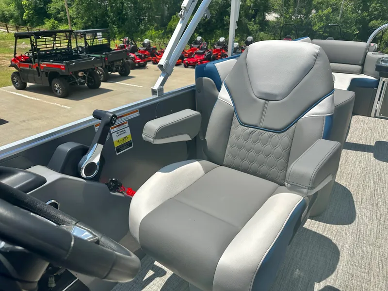 Slide: The Image of Captain's chair on 2023 Tahoe Pontoon Cascade Cruise 25 FT Triple 25 WG. - 15