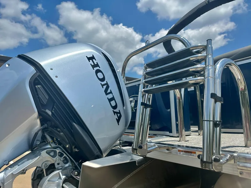 Slide: The Image of 2023 Tahoe Pontoon Cascade Cruise 25 FT Triple with Honda engine and ladder. - 5