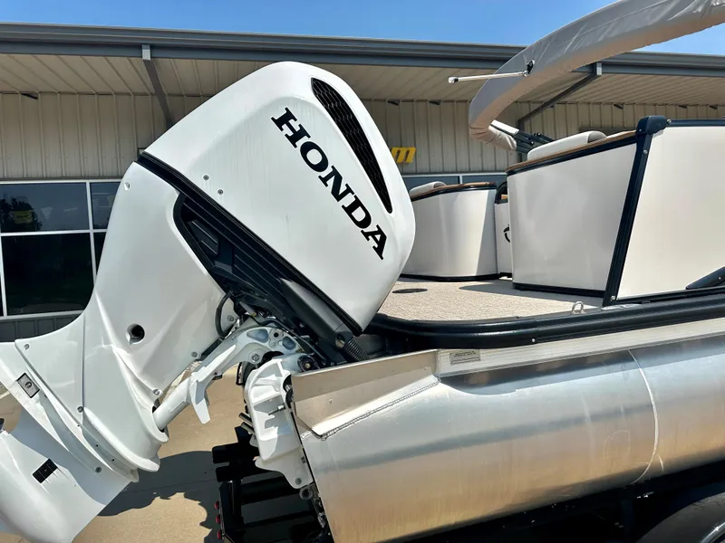 Slide: The Image of 2023 Tahoe Pontoon Cascade Cruise 25 FT Triple 27 WG with Honda outboard motor. - 8