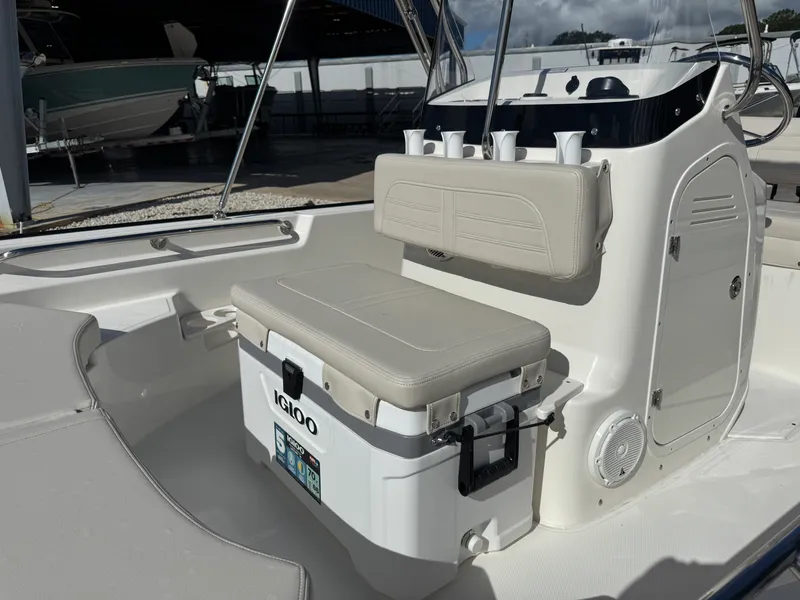 Slide: The Image of Boston Whaler 170 Montauk 2027 - 9