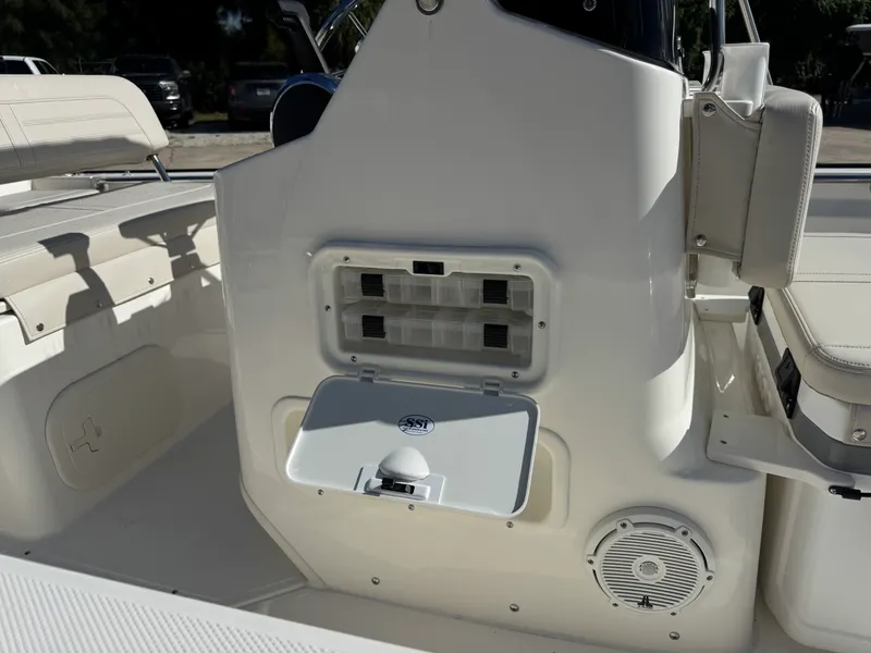 Slide: The Image of Boston Whaler 170 Montauk 2027 - 11