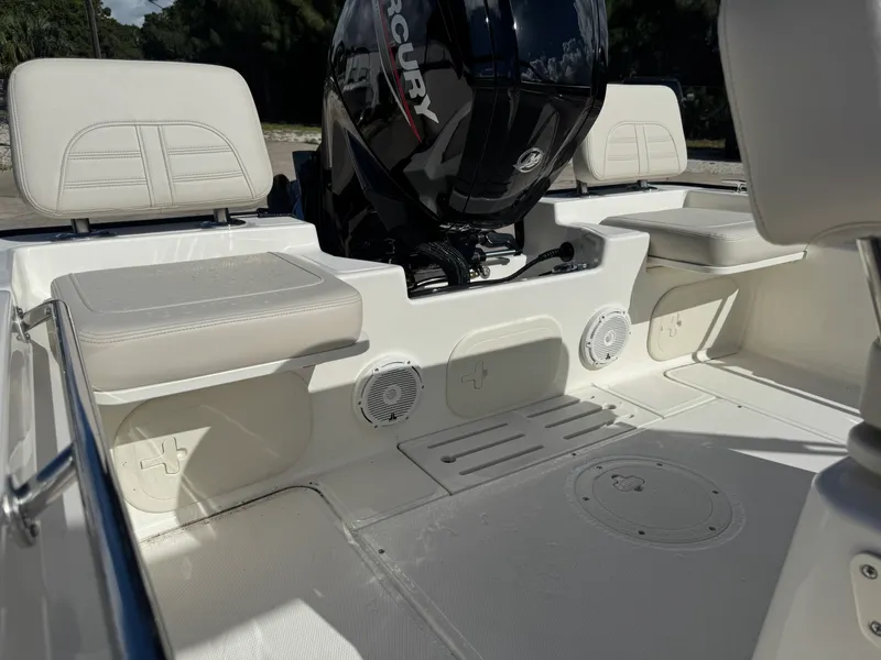 Slide: The Image of Boston Whaler 170 Montauk 2027 - 12