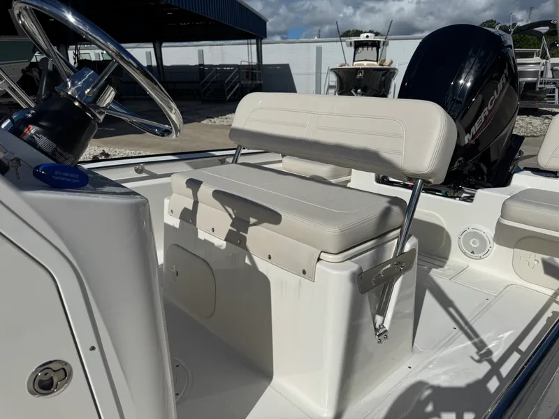 Slide: The Image of Boston Whaler 170 Montauk 2027 - 6