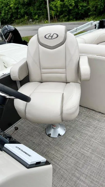 Slide: The Image of Captain's chair on 2020 Harris FloteBote 210 CX Cruiser, featuring plush upholstery and sleek design. - 6