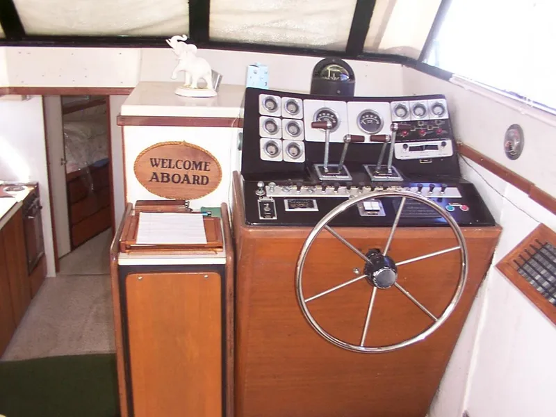 Slide: The Image of Owens Concorde Flybridge Sedan 1968 - 14