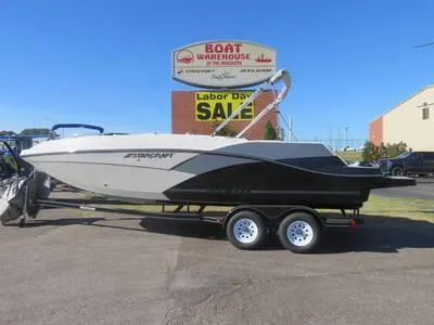 Slide: The Image of 2014 Sea Ray 240SD boat on a trailer at Boat Warehouse sale. - 20