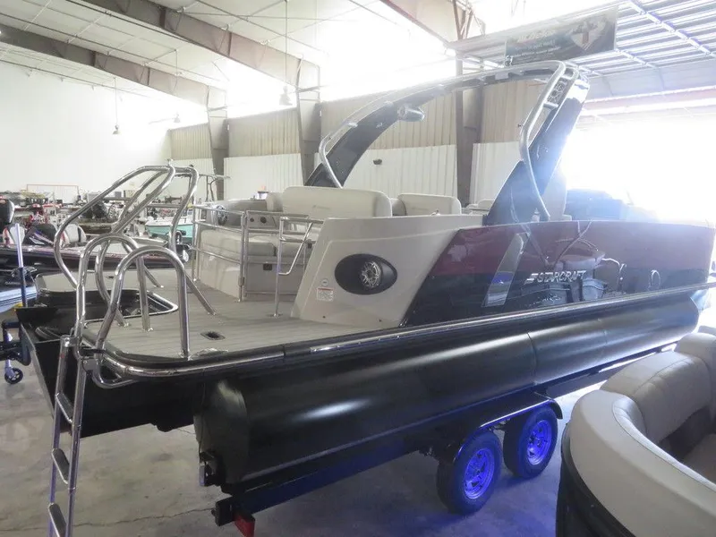 Slide: The Image of 2023 Starcraft SX 25 Q pontoon boat in a showroom. - 14