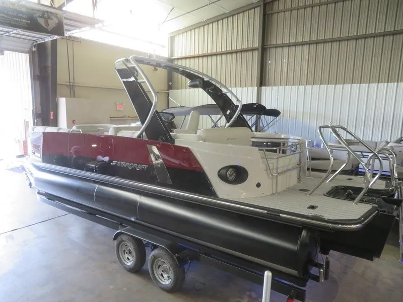 Slide: The Image of 2023 Starcraft SX 25 Q pontoon boat in a showroom. - 7