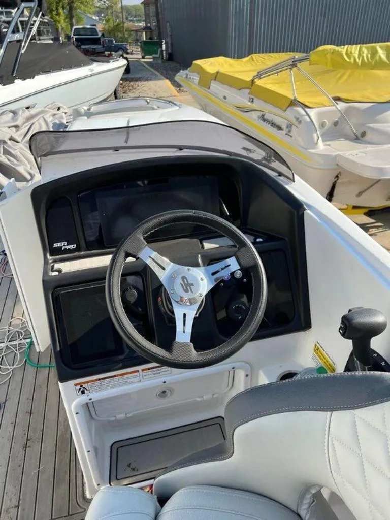 Slide: The Image of Sea Pro Citation 2400 2022 - 1